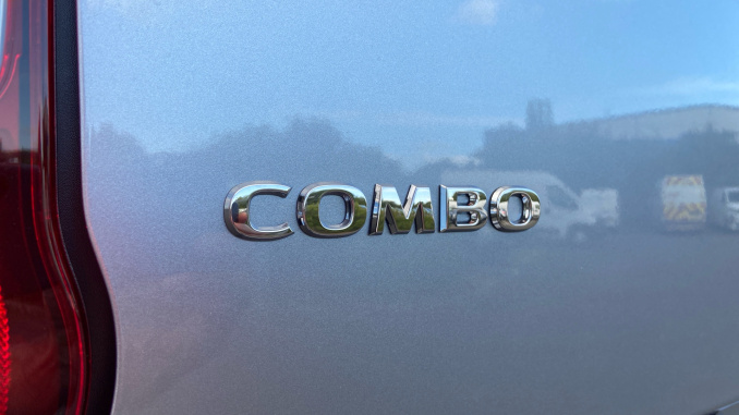 Vauxhall Combo Cargo Combo Diesel 1.5 Turbo D 100ps Pro H1 Van - Image 22